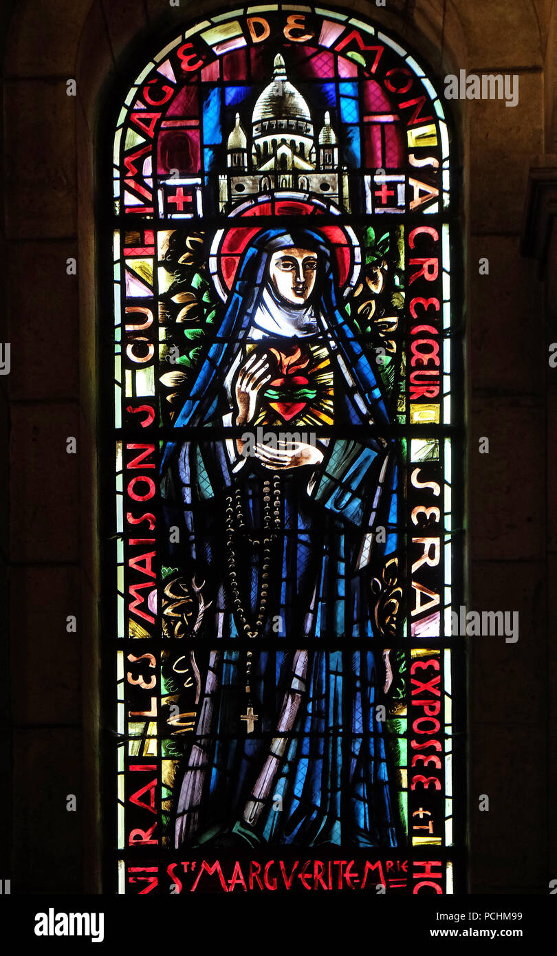 Santa Margherita Maria Alacoque, finestra di vetro colorato nella Basilica del Sacre Coeur, dedicata al Sacro Cuore di Gesù a Parigi, Francia Foto Stock