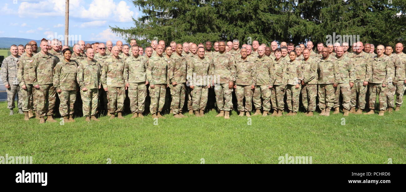 L'Esercito Guardia Nazionale terrà la sua annuale il comando Sergente Maggiore consiglio consultivo (CSMAC) il 28 luglio 2018 a Fort Indiantown Gap comunità Club. Comando di ottanta sergenti in rappresentanza di tutti gli Stati e territori si sono incontrati per coordinare e diffondere le informazioni riguardanti argomenti importanti come il reclutamento e conservazione, la scolarizzazione e la promozione. Il comando Sgt. Il Mag. John F. Sampa, xii il comando sergente maggiore dell esercito e guardia nazionale coordinato il successo dell'evento. (U.S. Esercito nazionale Guard foto di Sgt. Claire A. Charles) Foto Stock