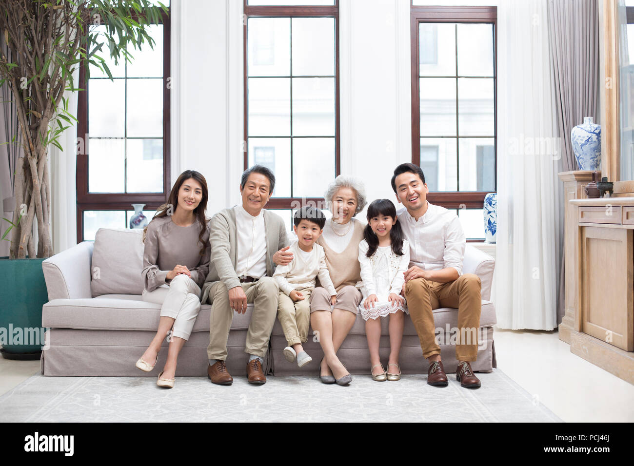 Ritratto di felice famiglia cinese Foto Stock