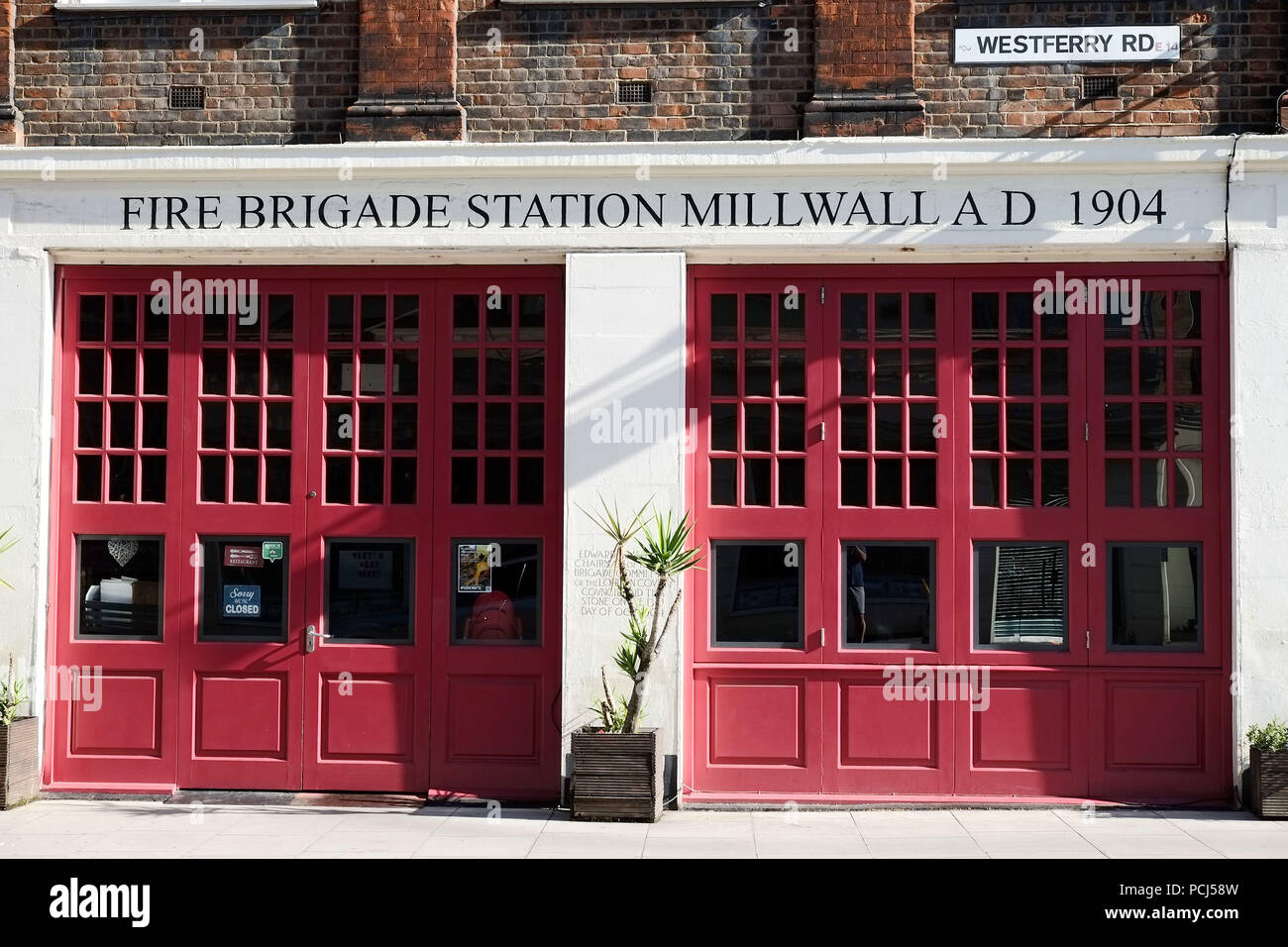 Millwall vecchia stazione antincendio Westferry Road Isle of Dogs London REGNO UNITO Foto Stock