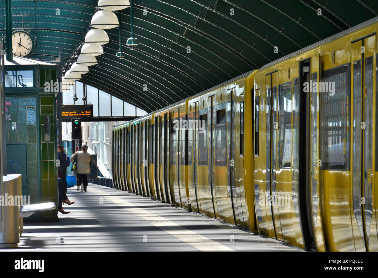 U-Bahnhof Eberswalder Strasse, Prenzlauer Berg, Pankow, Berlino, Deutschland Foto Stock