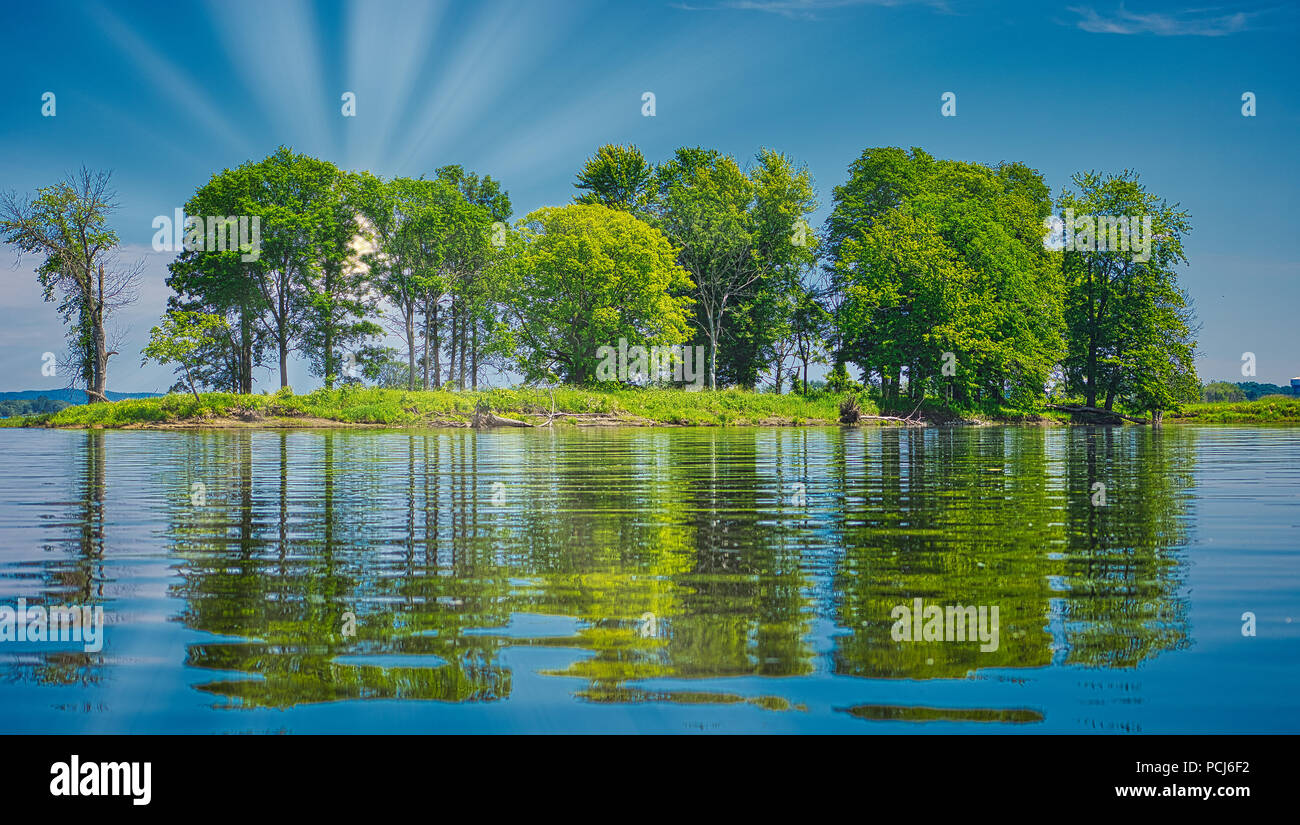 Paesaggio, Fiume, kayak, Natura, riflessioni, tranquillo,acqua, blu, viaggi, vacanze e cottage, estate, all'aperto, deserto, sun, paesaggio Foto Stock