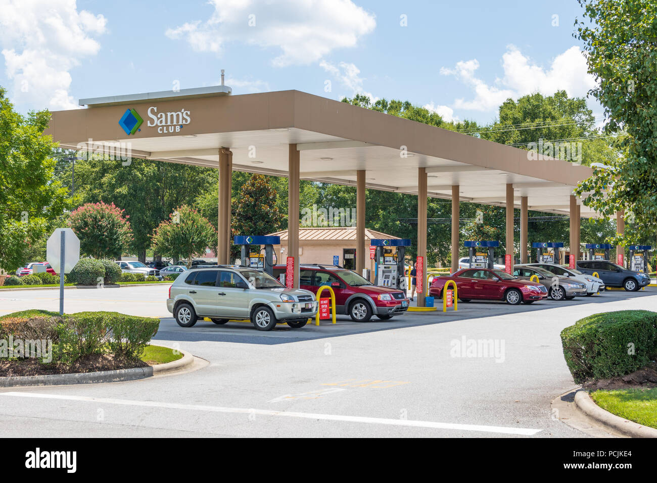 HICKORY, NC, Stati Uniti d'America-26 luglio 18: un Sam's Club gas station, azionato da Walmart. Foto Stock
