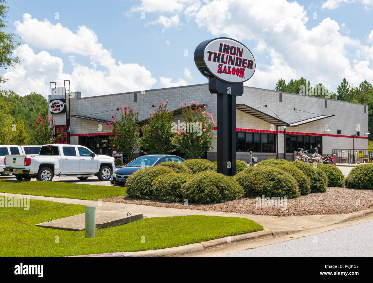 HICKORY, NC, Stati Uniti d'America-26 luglio 18: Questo ferro Thunder Saloon è una delle 4 posizioni nella Carolina del Nord Piemonte. Situato accanto a una Harley Davidson concessionario Foto Stock