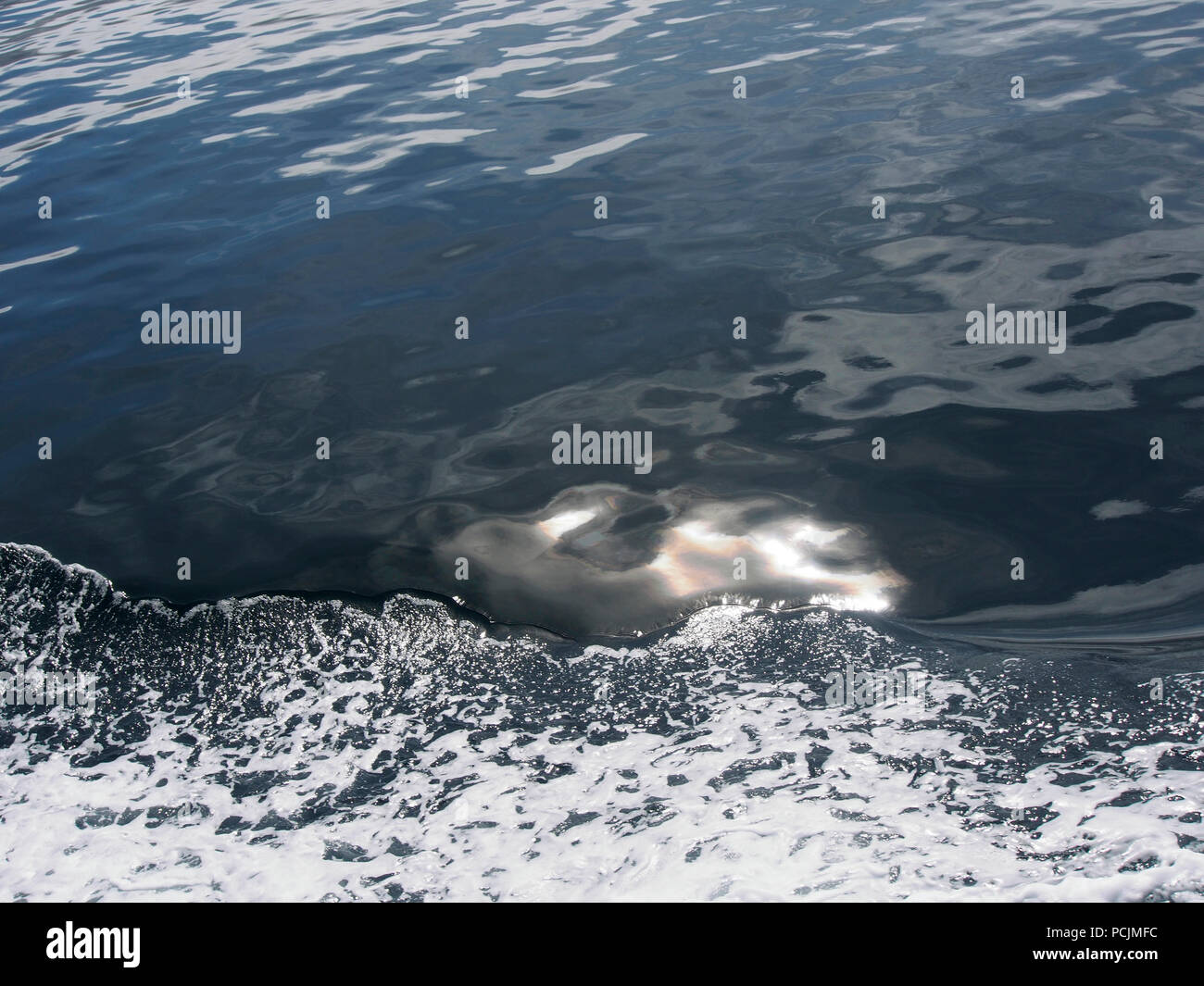 Mare dal traghetto per Sanday, Orkney Foto Stock