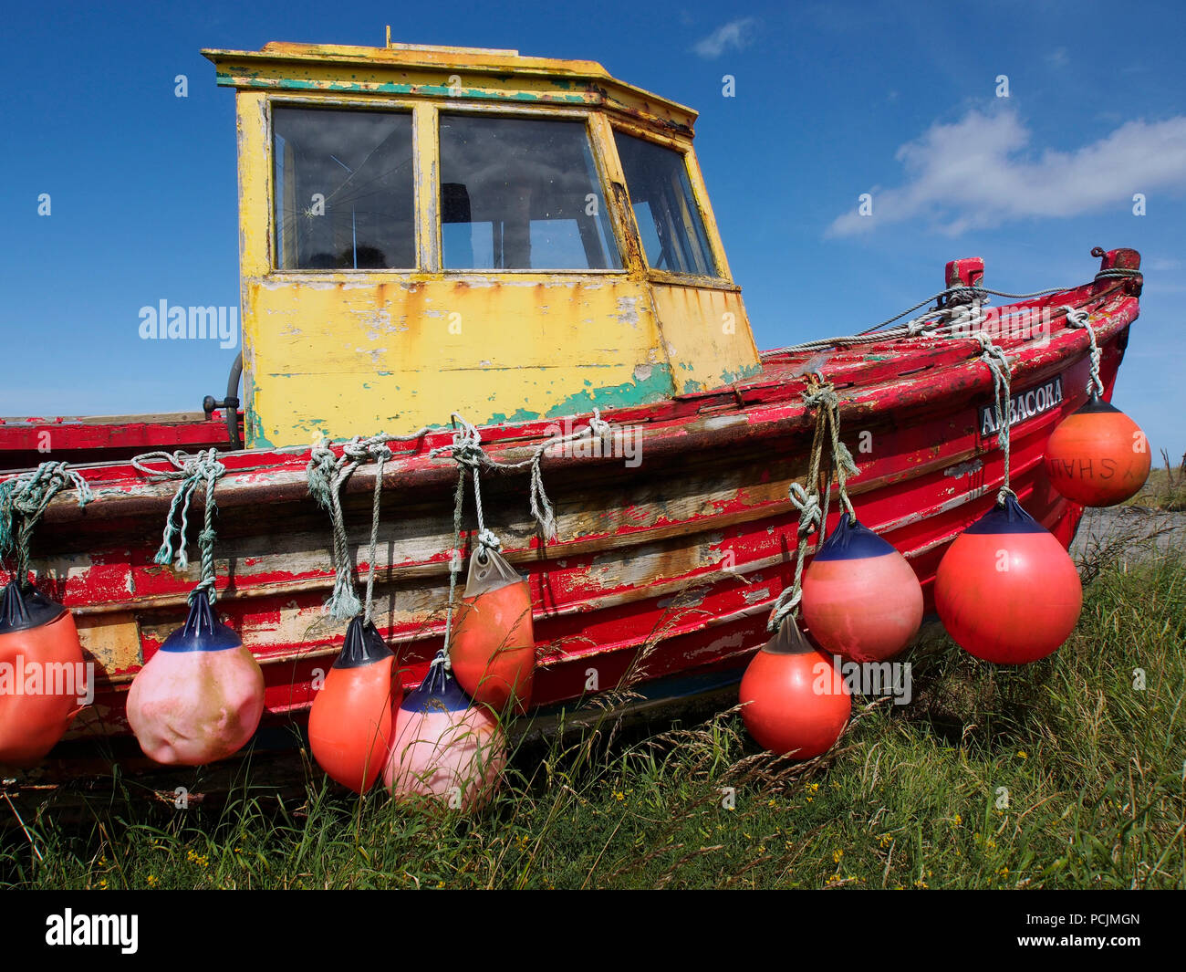 Barca abbandonati, Egilsay Harbour, Orkney Foto Stock