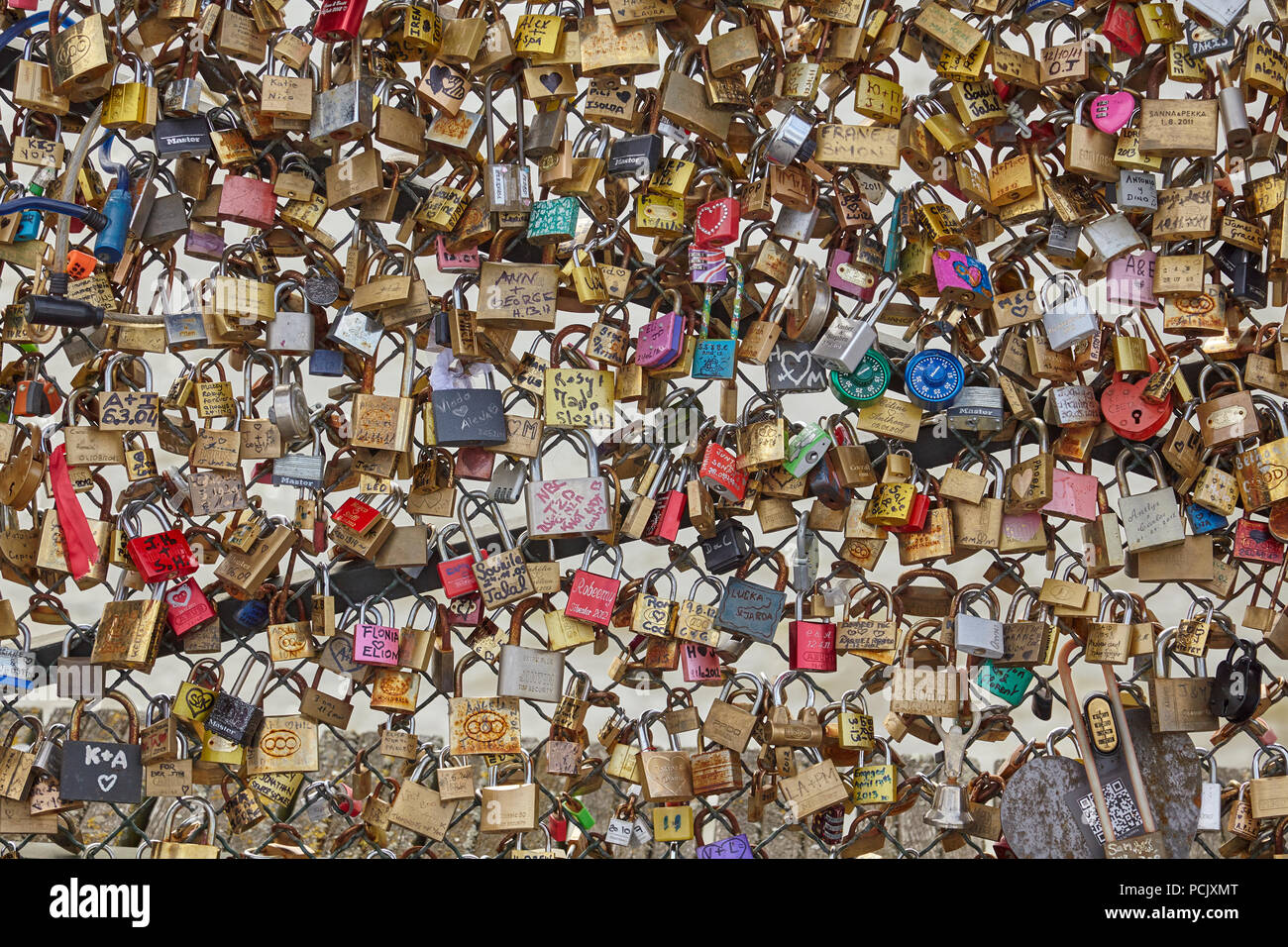 Serrature d'amore su Pont des Arts a Parigi Francia Foto Stock