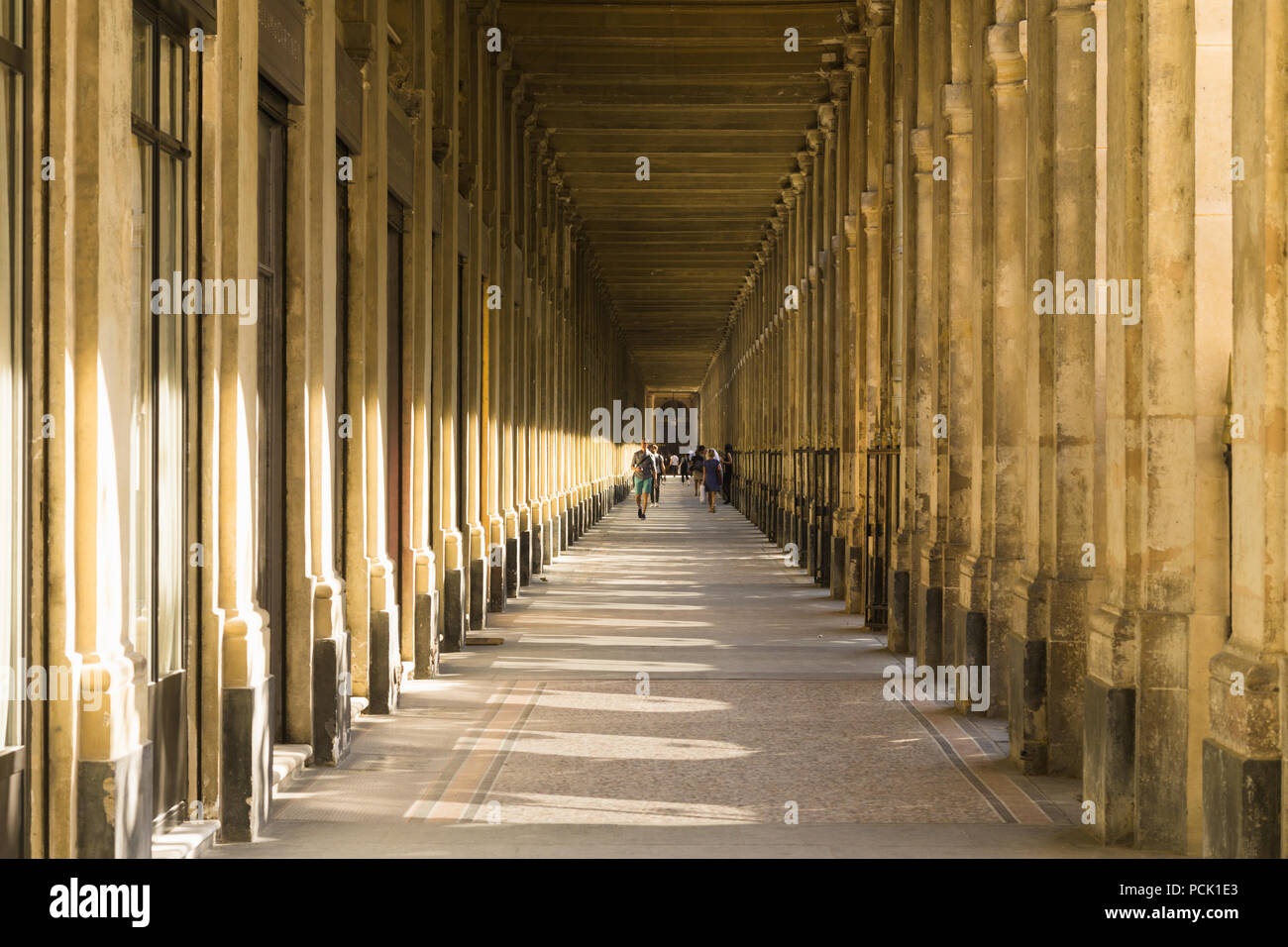 Palais Royal Parigi - Galleria de Beaujolais presso il Palais Royal di Parigi, Francia. Foto Stock