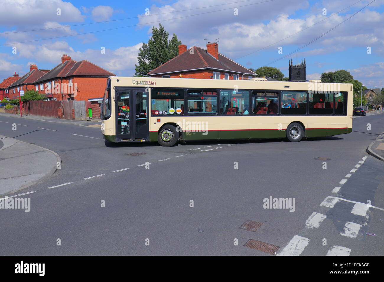 L'autobus numero 9, sul percorso circolare attraverso Swillington. Foto Stock