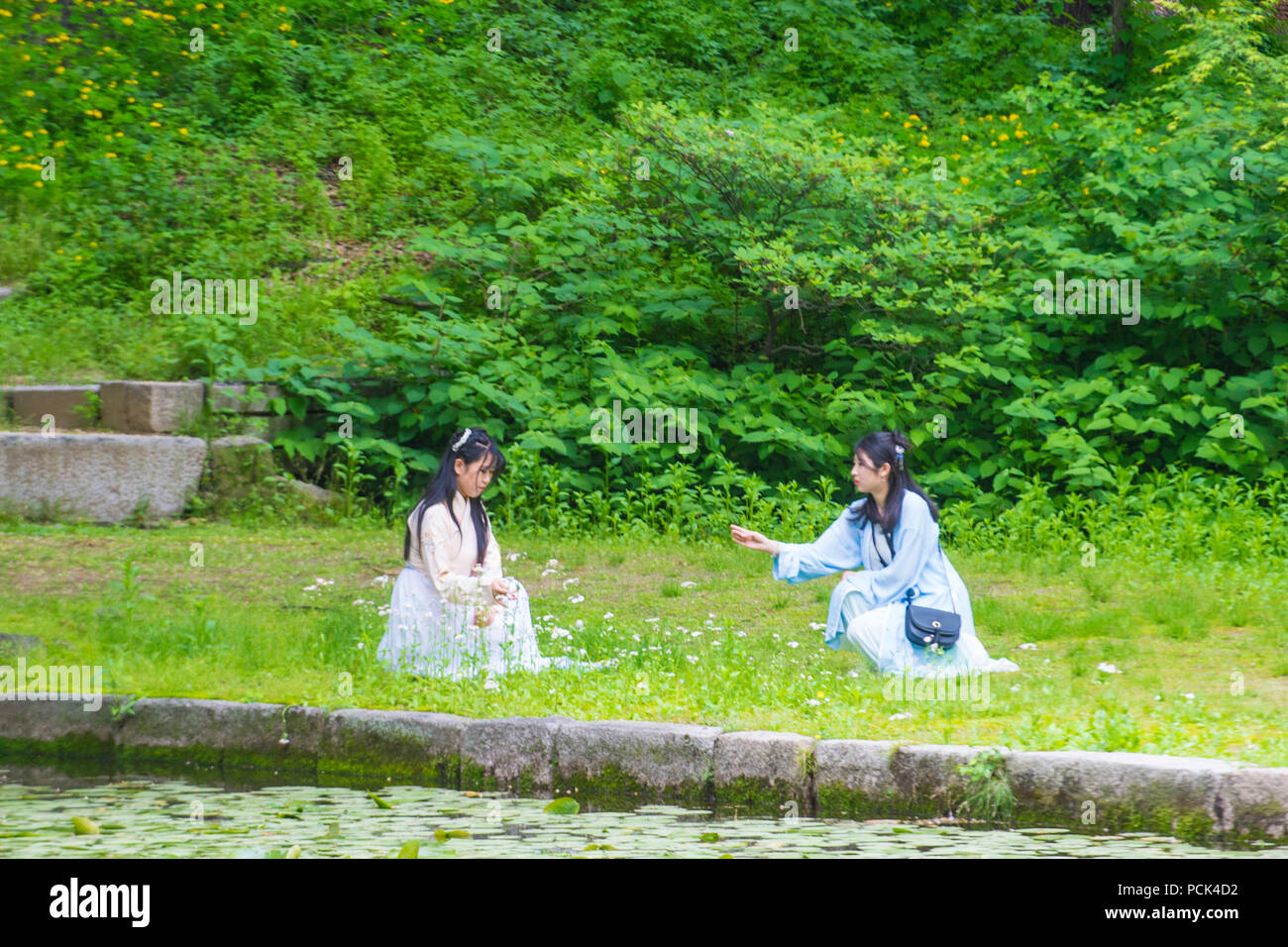 Donne coreane che indossano abiti Hanbok in Corea di Seoul Foto Stock