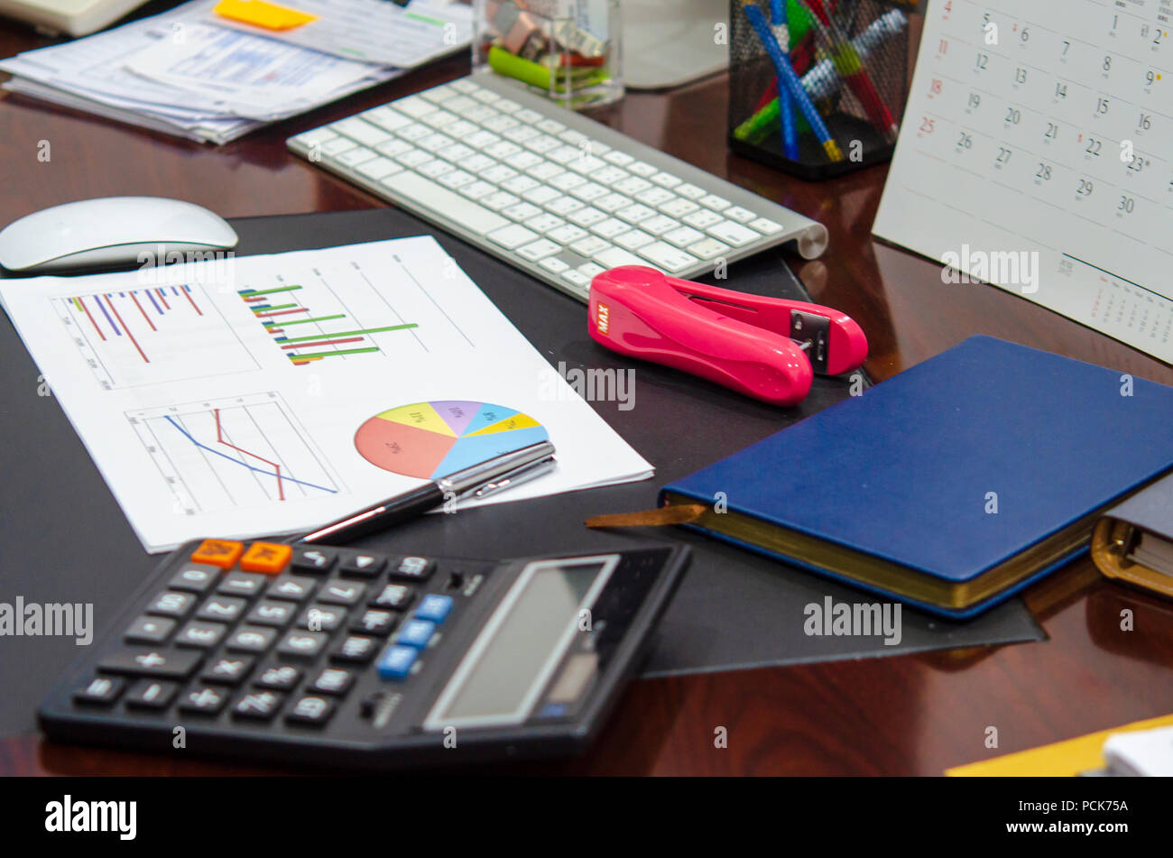 Finanza aziendale, contabilità, statistiche e analitiche concetto di ricerca Foto Stock