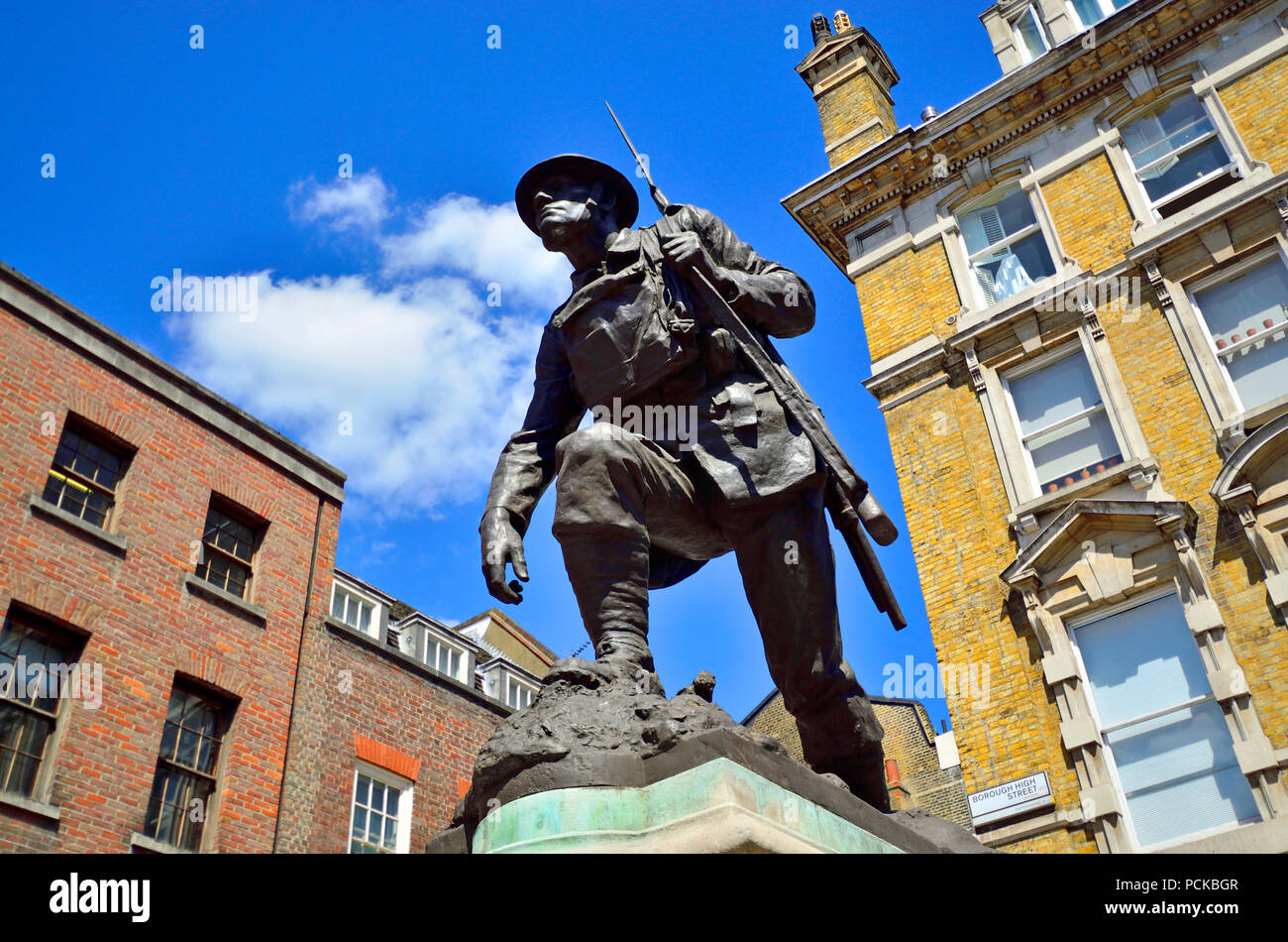 Londra, Inghilterra, Regno Unito. St Saviours Southwark Memoriale di guerra (1922: Philip Lindsey Clark) su Borough High Street, Southwark. Svelata 1924 Foto Stock
