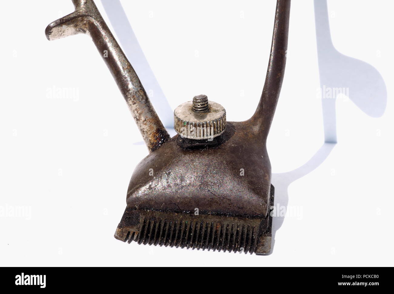 Un taglio manuale vintage capelli dal 1945 Foto stock - Alamy