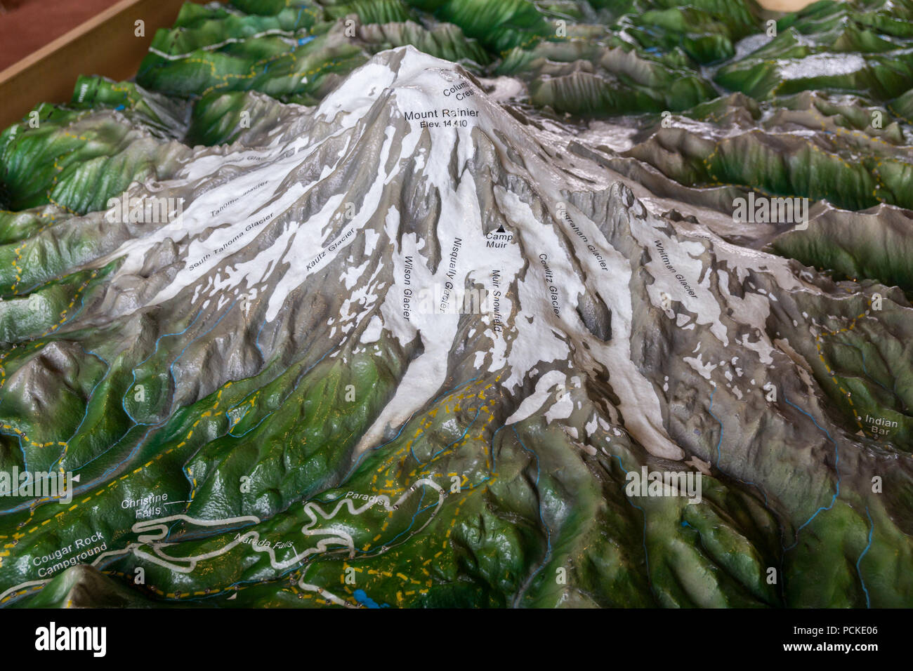 Mount Rainier modello nella lobby del Henry M Jackson Memorial Visitor Center, Paradise, Mt. Rainier National Park, nello stato di Washington, USA. Foto Stock