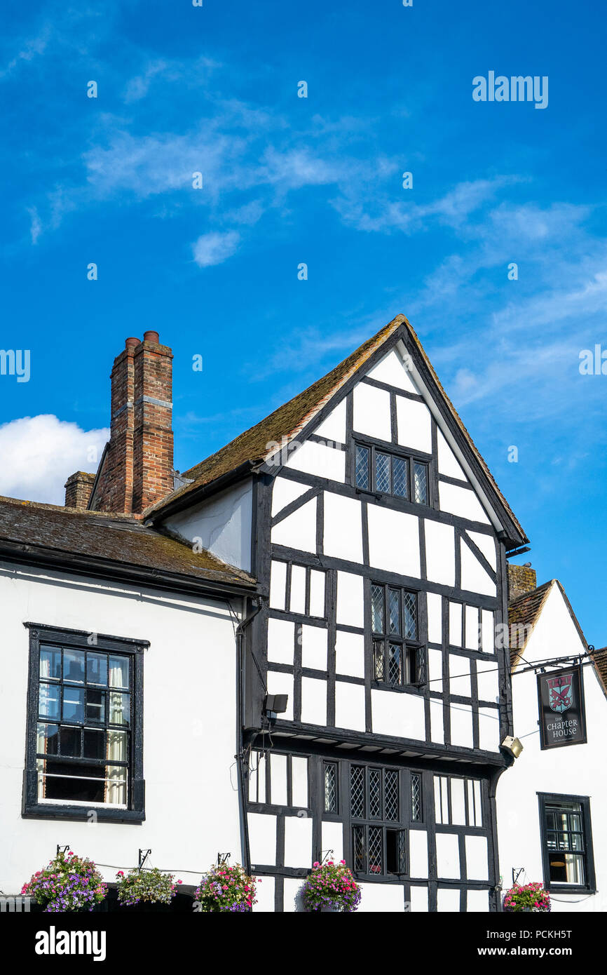 Alti in stile Tudor edificio in Salisbury Regno Unito Foto Stock
