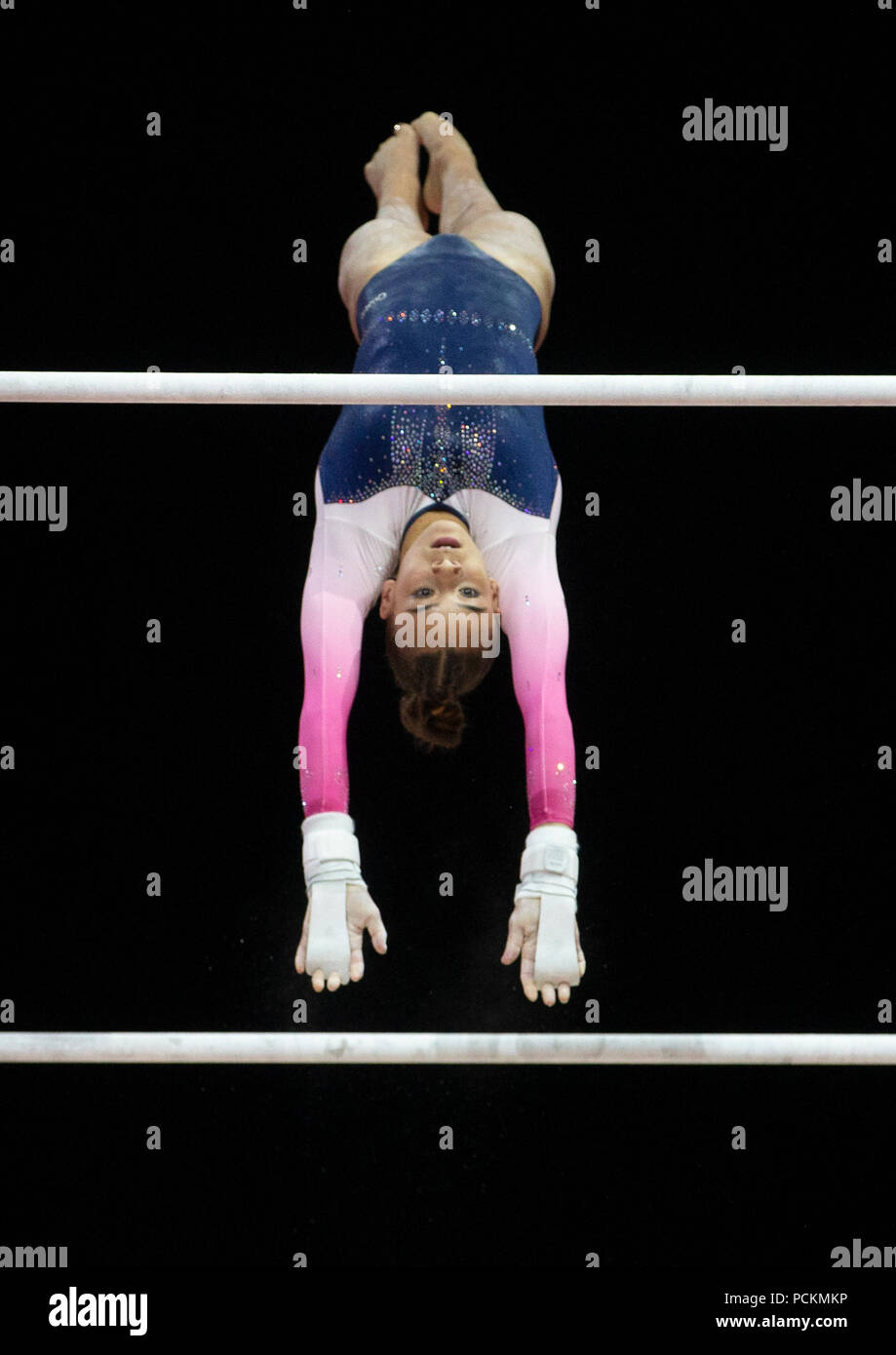 Gran Bretagna Georgia-Mae Fenton sulle barre irregolari durante il giorno uno del 2018 Campionati Europei al SSE idro, Glasgow. Foto Stock