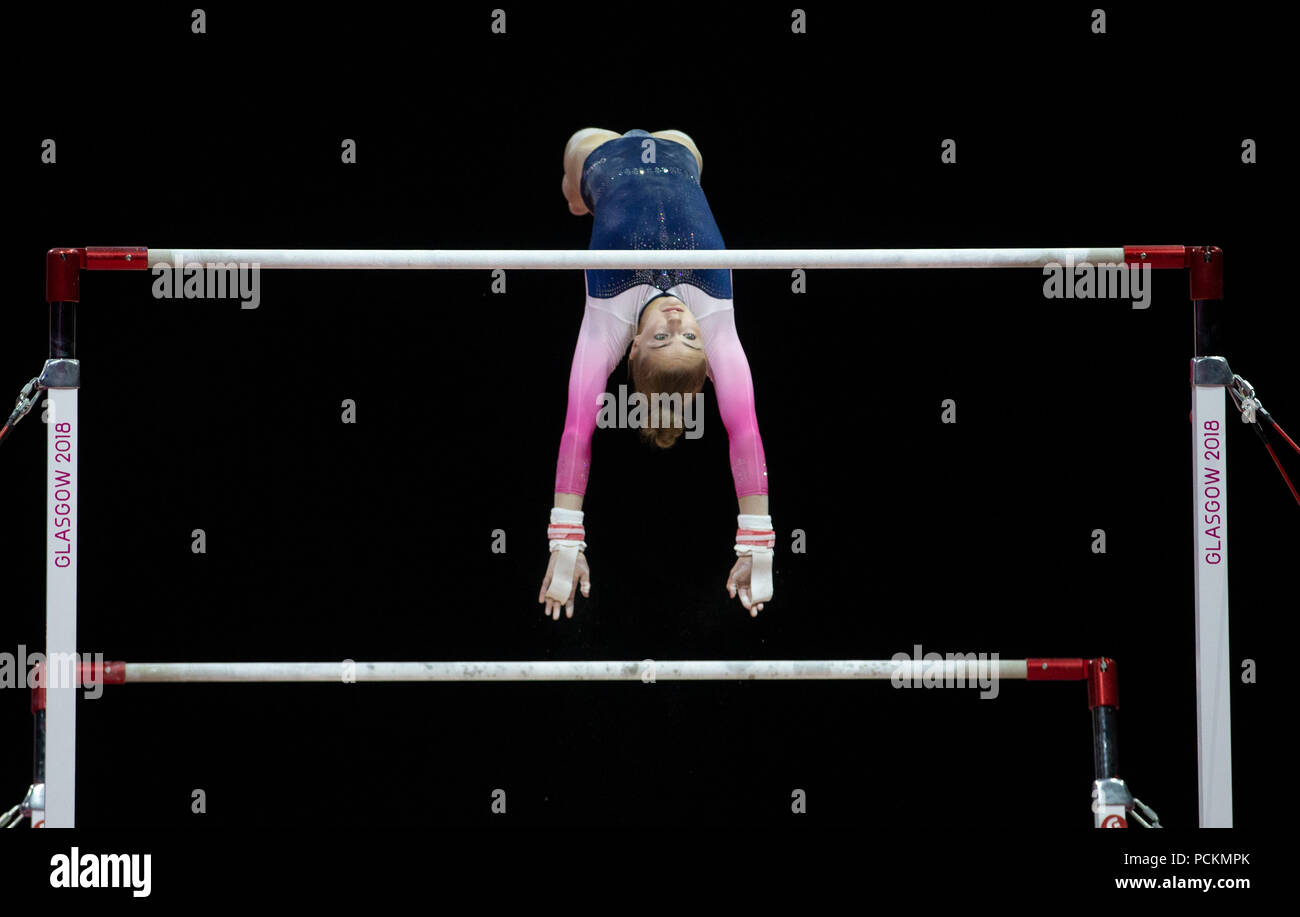Gran Bretagna Lucy Stanhope sulle barre irregolari durante il giorno uno del 2018 Campionati Europei al SSE idro, Glasgow. Foto Stock