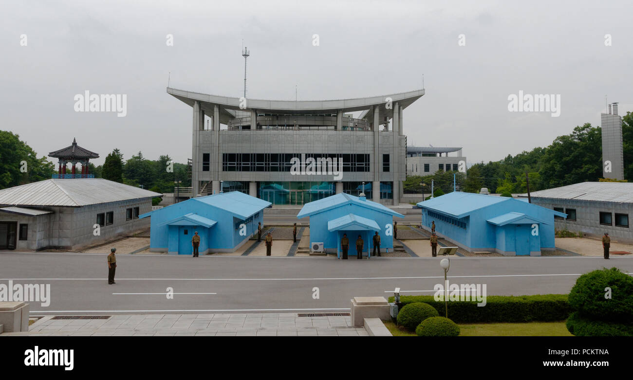 La DMZ come visto da nord coreano, lato comune di area di sicurezza, Panmunjom Foto Stock