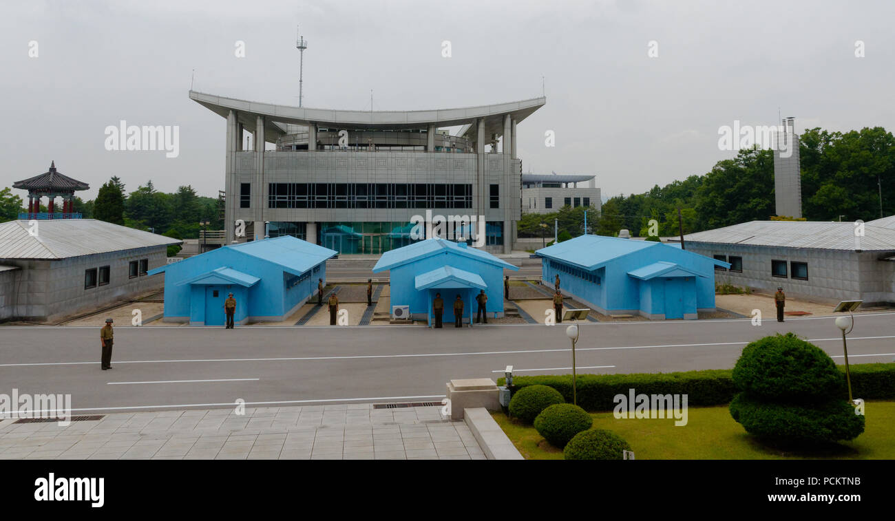 La DMZ come visto da nord coreano, lato comune di area di sicurezza, Panmunjom Foto Stock