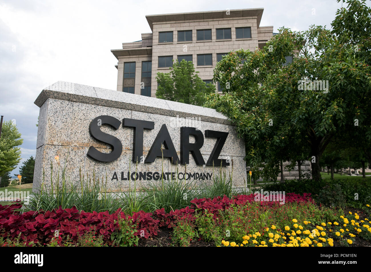 Un logo segno al di fuori della sede della rete televisiva via cavo Starz in Englewood, Colorado, il 22 luglio 2018. Foto Stock