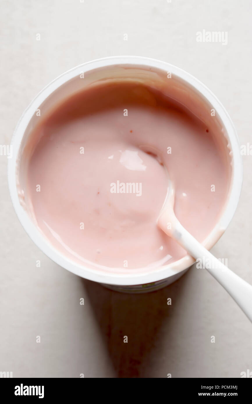 Di soia di yogurt alla fragola Foto Stock
