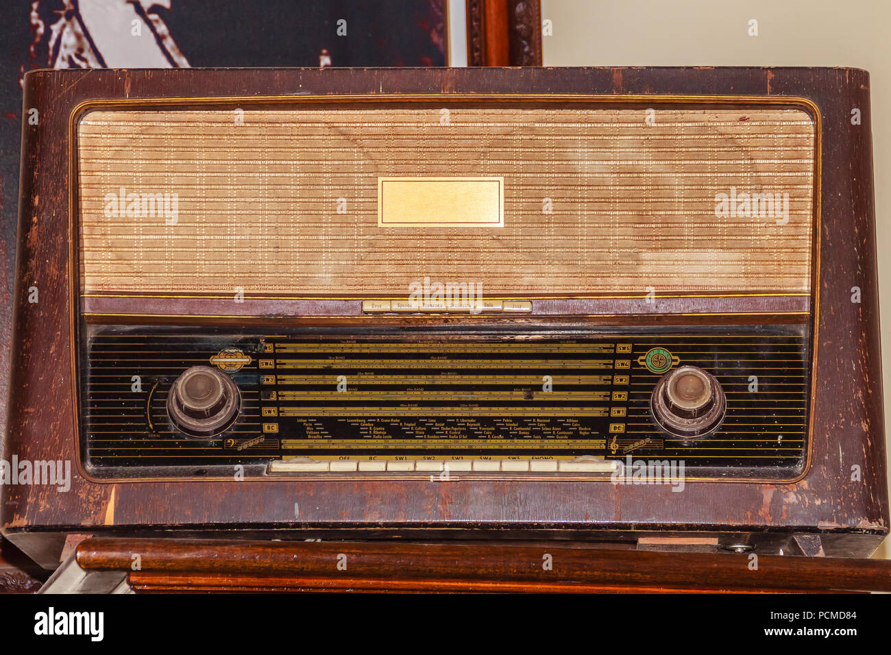 Vecchio vintage ricevitore radio FM dalla fine della II guerra mondiale periodo. Foto Stock