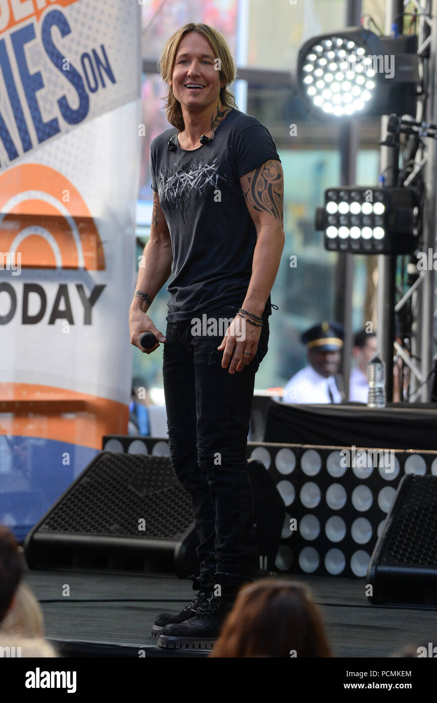 New York, Stati Uniti d'America. 2 agosto 2018. Keith Urban esegue su NBC's "oggi" mostra al Rockefeller Center il 2 agosto 2018 a New York City. Credito: Erik Pendzich/Alamy Live News Foto Stock