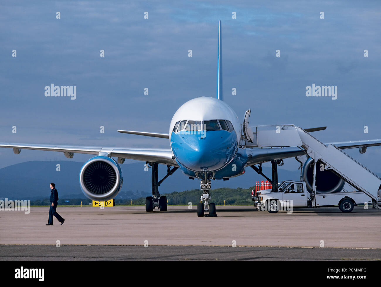In Pennsylvania, Stati Uniti d'America. 2 agosto 2018. "Air Force One' aspetta a aeroporto di AVP mentre il Presidente Trump conduce al Rally Wilkes-Barre, Pennsylvania, il 2 agosto 2018 Credit: potenza di pixel/Alamy Live News Foto Stock
