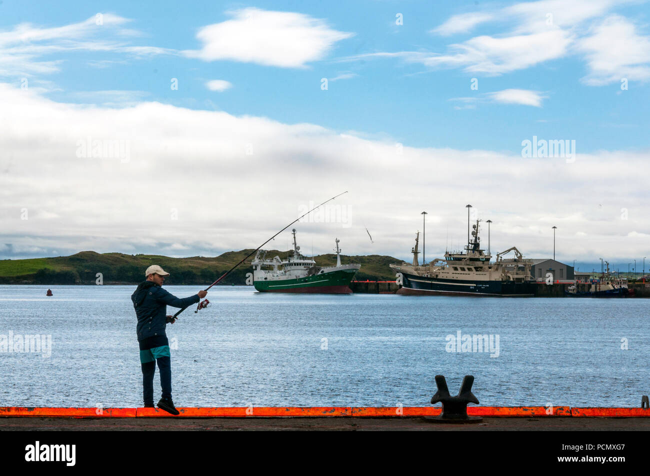 Killybegs, County Donegal, Irlanda meteo. Il 3 agosto 2018. Attività di pesca in Irlanda il premier pesca porto sulla costa nord-occidentale. Credito: Richard Wayman/Alamy Live News Foto Stock