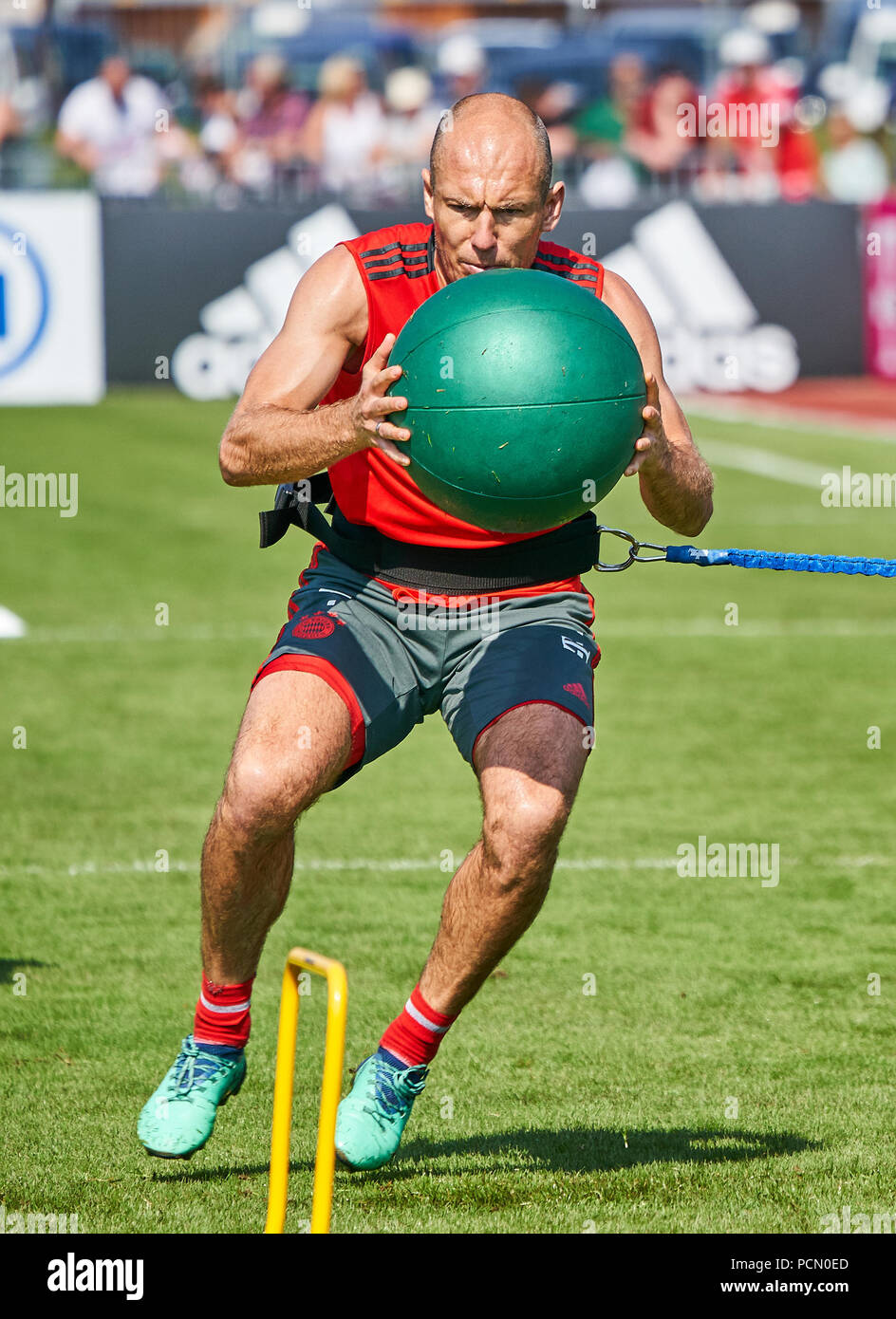 Rottach-Egern, lago Tegernsee in Germania. Il 3° luglio 2018. FC Bayern Monaco, Rottach Egern, Agosto 03, 2018 Arjen Robben, FCB 10 allenamento di velocità, potenza, peso, nel training camp di preparazione per la stagione 2018/2019, 3 Agosto 2018 in Rottach-Egern, lago Tegernsee in Germania. © Peter Schatz / Alamy Live News Foto Stock