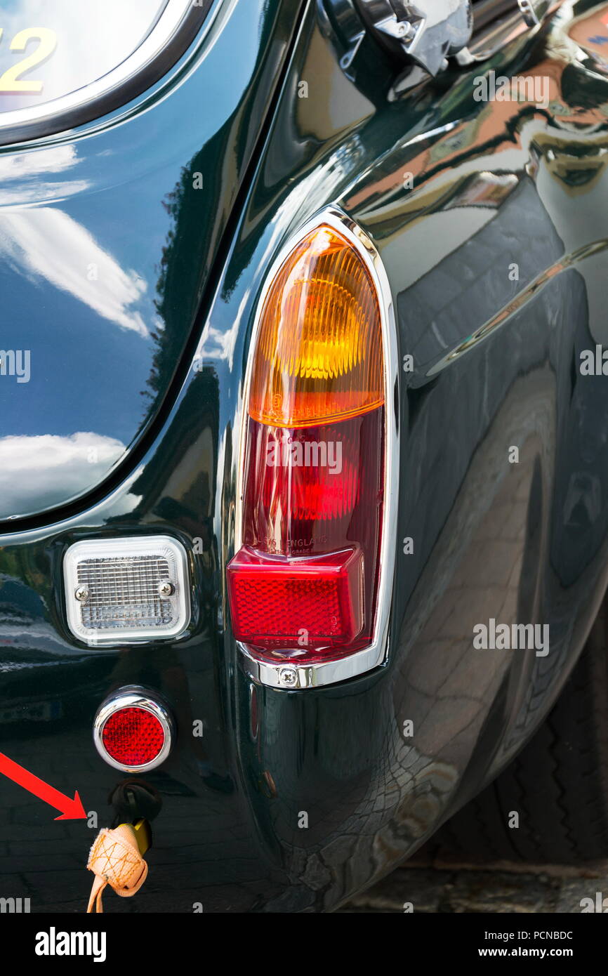 A Saalbach Hinterglemm, Austria - 21 giugno 2018: auto d'epoca MG MGC GT coupe oldsmobile veterano sorge su Giugno 21, 2018 a Saalbach-Hinterglemm, Austria. Foto Stock