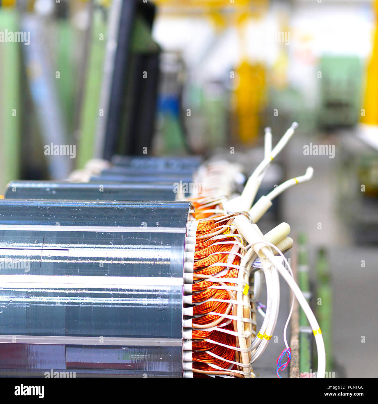 Ingegneria meccanica: closeup di motori elettrici nella produzione in un moderno stabilimento Foto Stock
