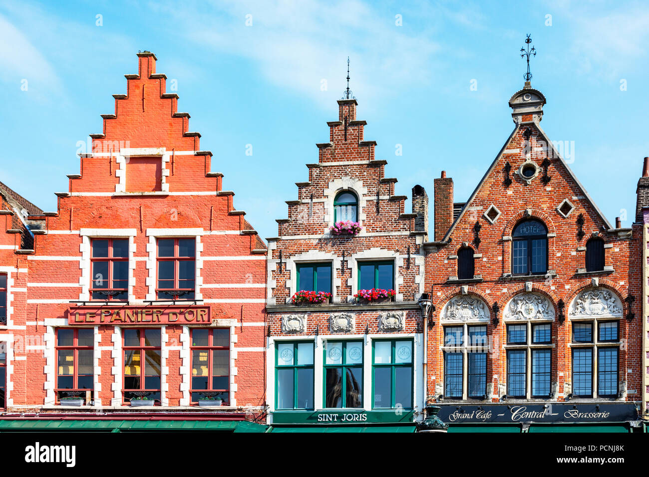 Case tradizionali e architettura in Markt Square, Bruges, Belgio Foto Stock