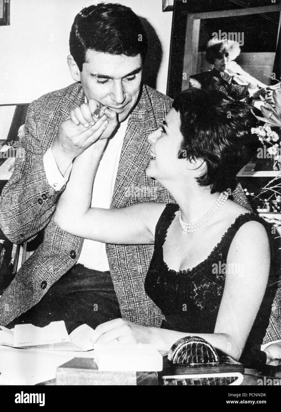 Robert Hossein, caroline eliacheff, 60s Foto Stock