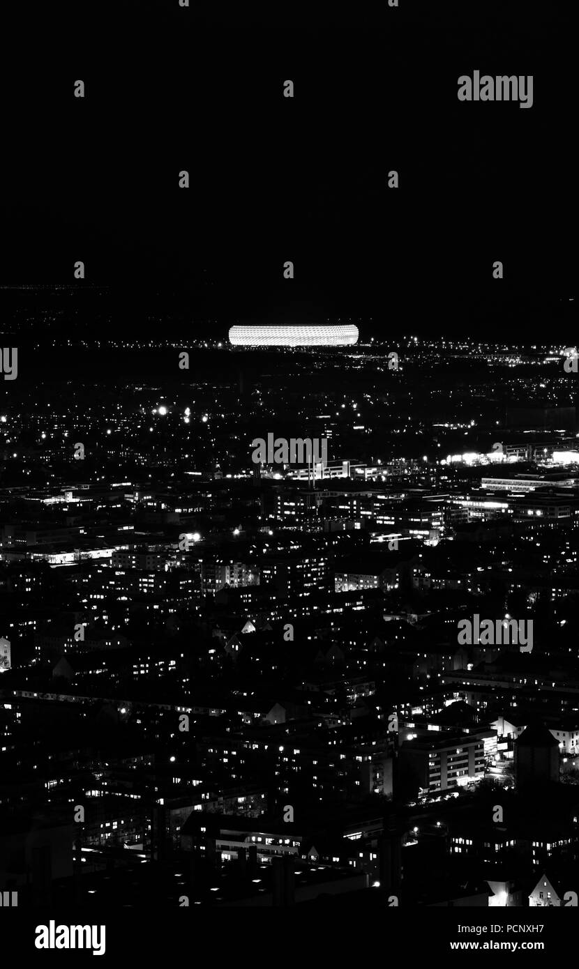 Vista dalla torre olimpica Monaco di Notte Foto Stock