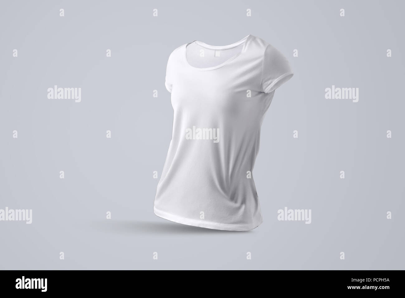 Universal mockup con la forma della femmina bianca t-shirt senza corpo isolato su sfondo grigio, un mezzo giro di vista. Un modello può essere utilizzato Foto Stock