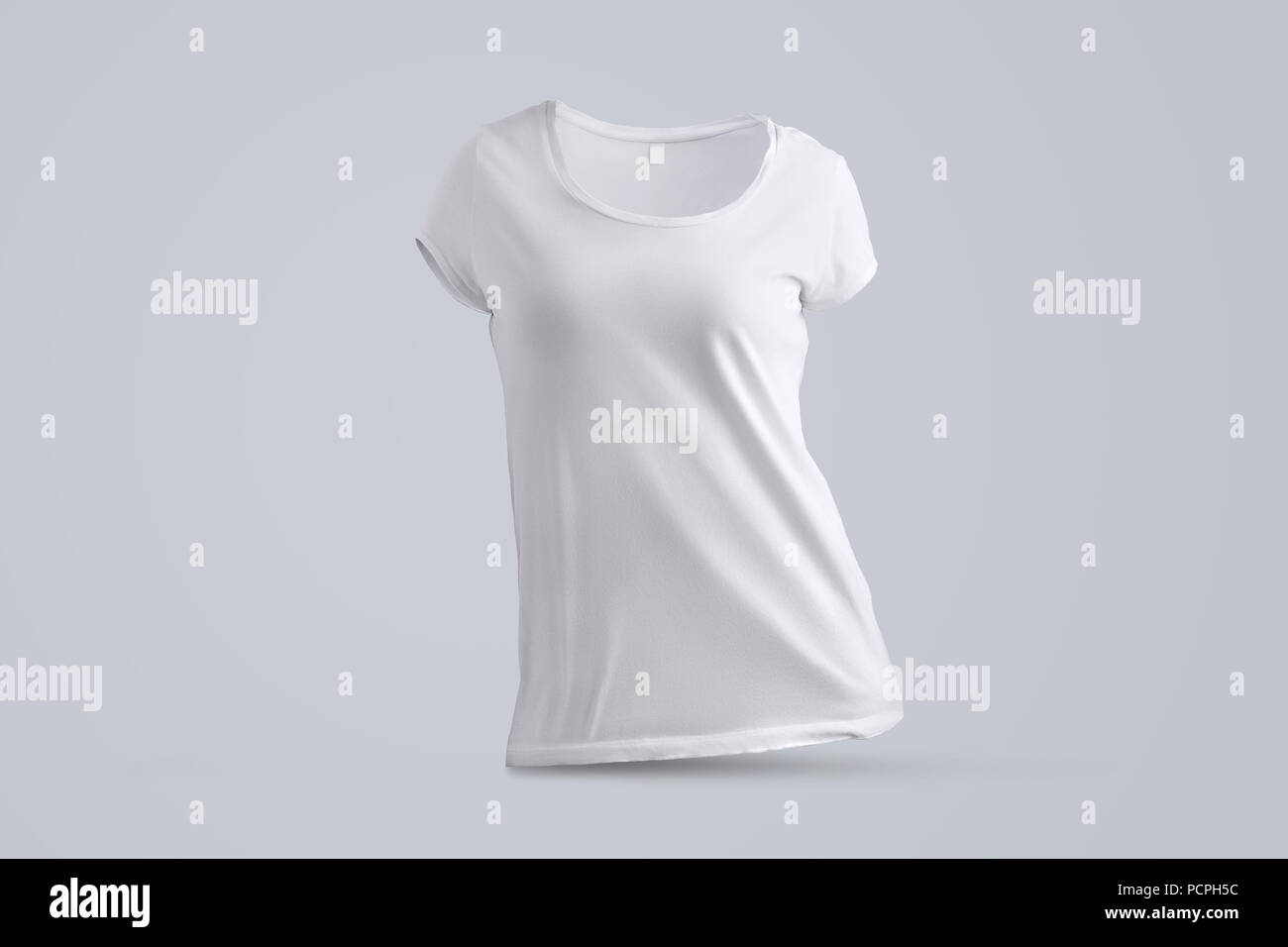 Elegante mockup con forma del fustellato femmina t-shirt senza corpo isolato sullo sfondo per studio, vista frontale. Modello pronto per il tuo design. Foto Stock