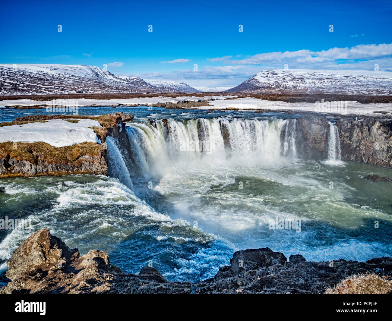 Godafoss, conosciuta come la cascata degli dèi, una grande attrazione turistica in Islanda. Foto Stock