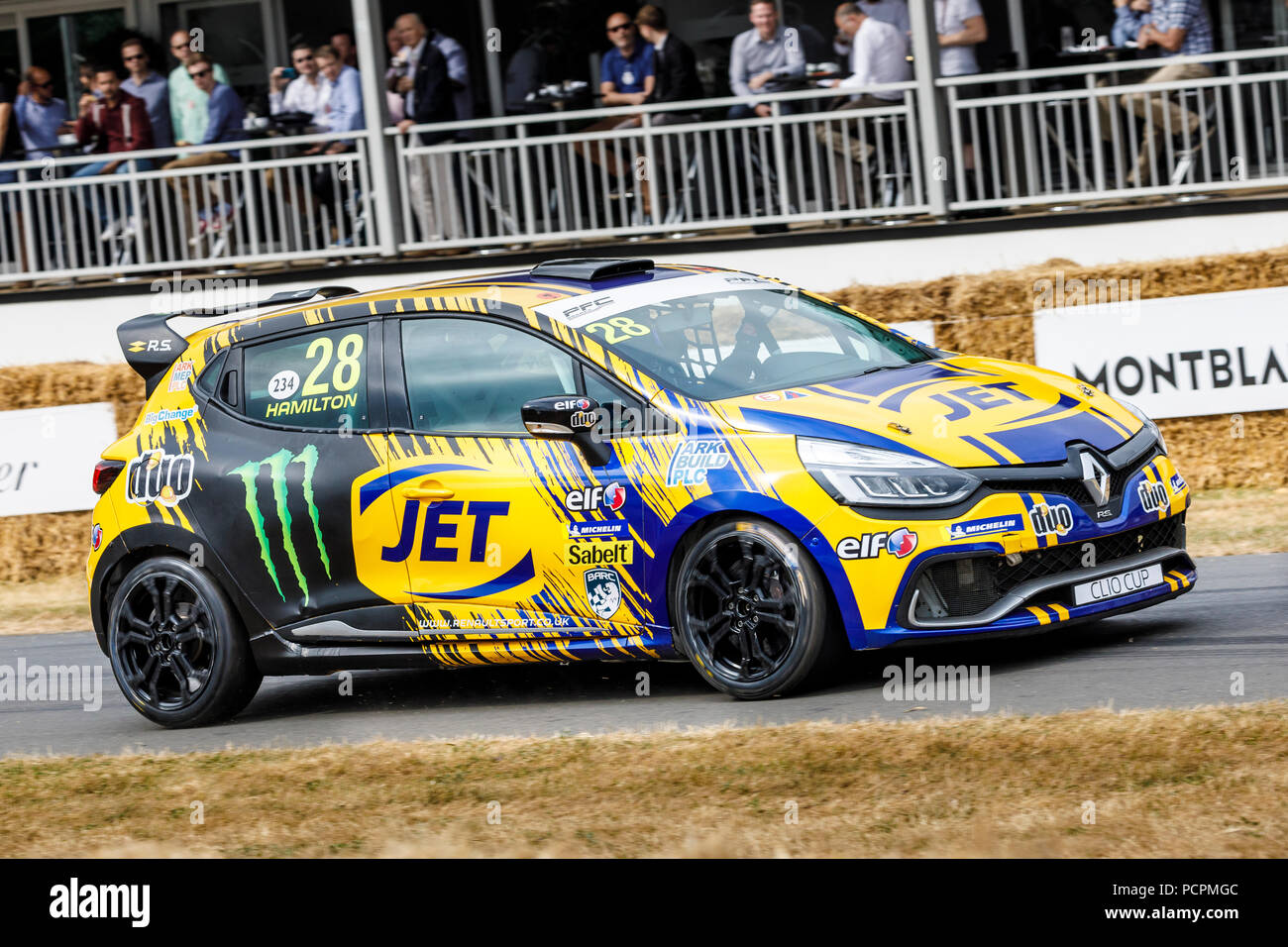 2015 Renault Clio Cup concorrente con autista Nicolas Hamilton al 2018 Goodwood Festival of Speed, Sussex, Regno Unito. Foto Stock