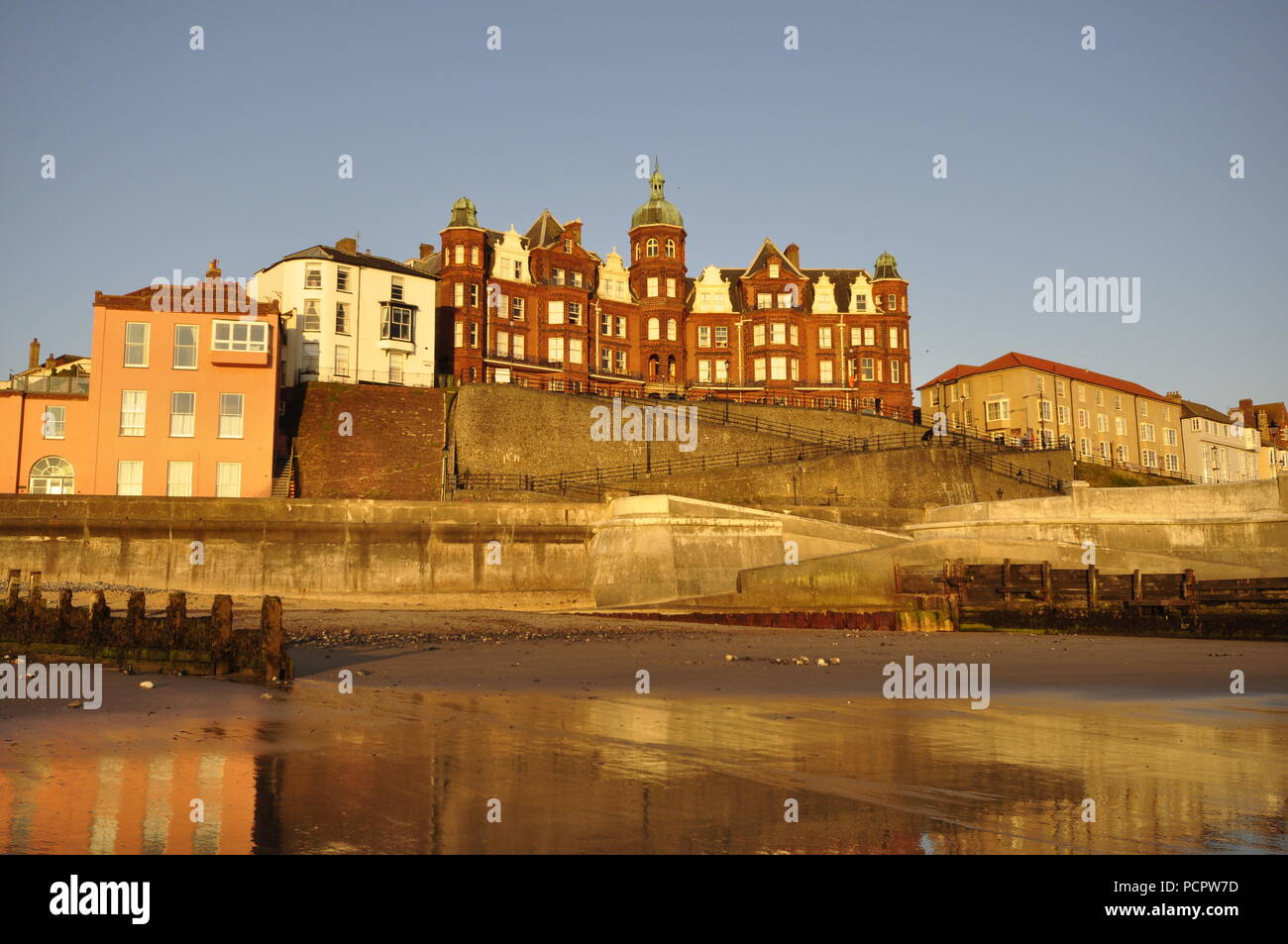 L'Hotel de Paris a Cromer seafront, Norfolk, Inghilterra, Regno Unito Foto Stock