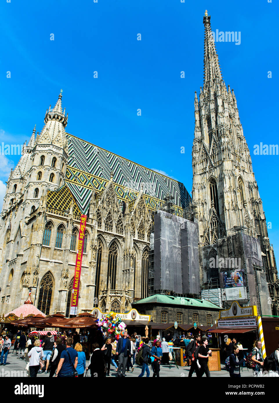 Piazza Stephansplatz e la Cattedrale di Santo Stefano, Stephansdom, Vienna, Austria Foto Stock