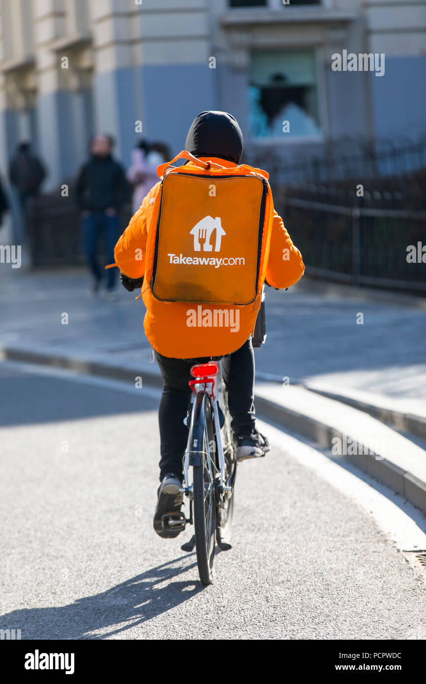 Corriere di biciclette, servizio di consegna ristorante servizio di consegna diretta al cliente, Takeawaycom, Bruxelles, Foto Stock