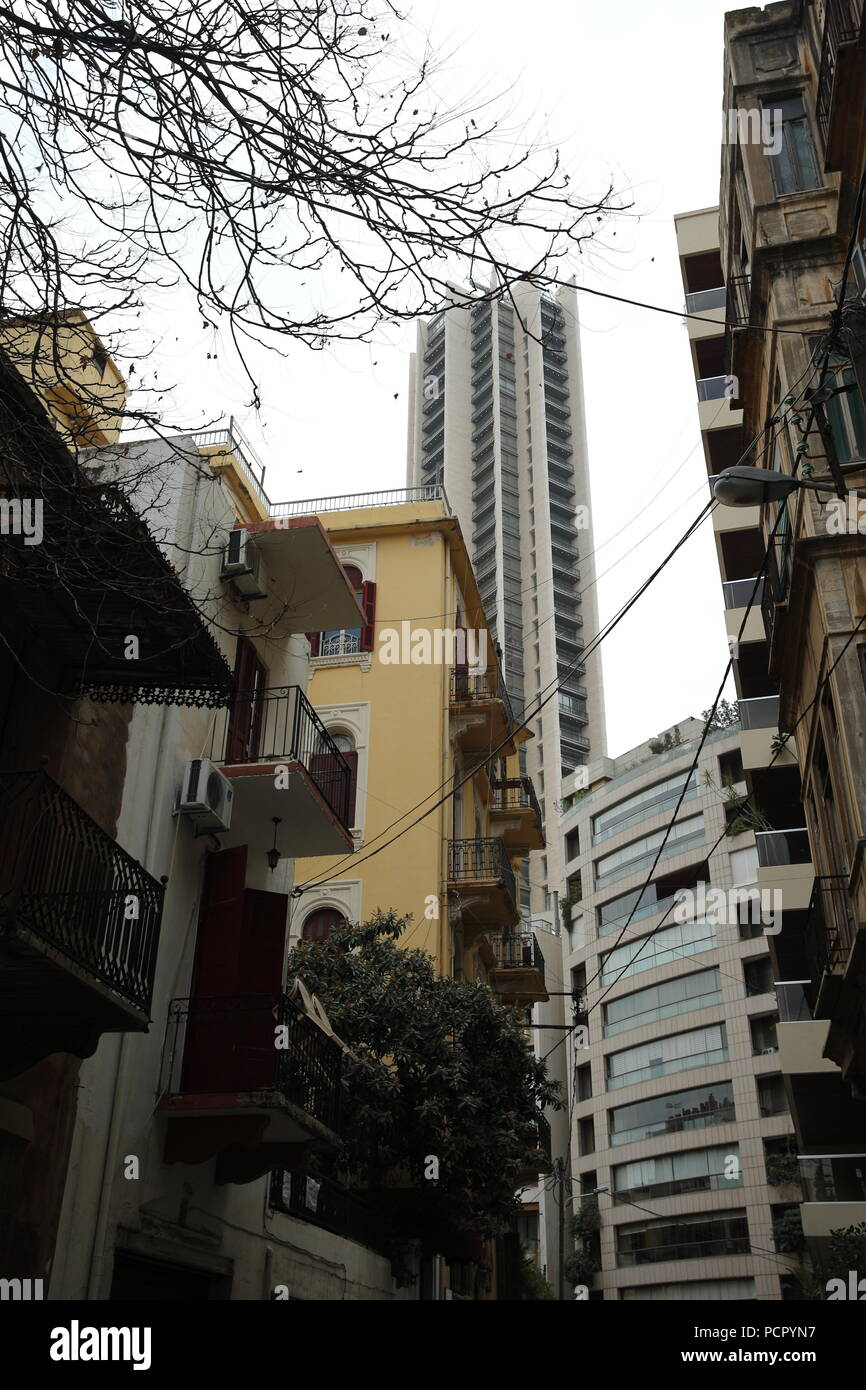 Il Libano del patrimonio architettonico è lentamente scomparendo e Beirut è perdere il suo carattere tradizionale come vecchie case, sono sostituiti con grattacieli. Foto Stock