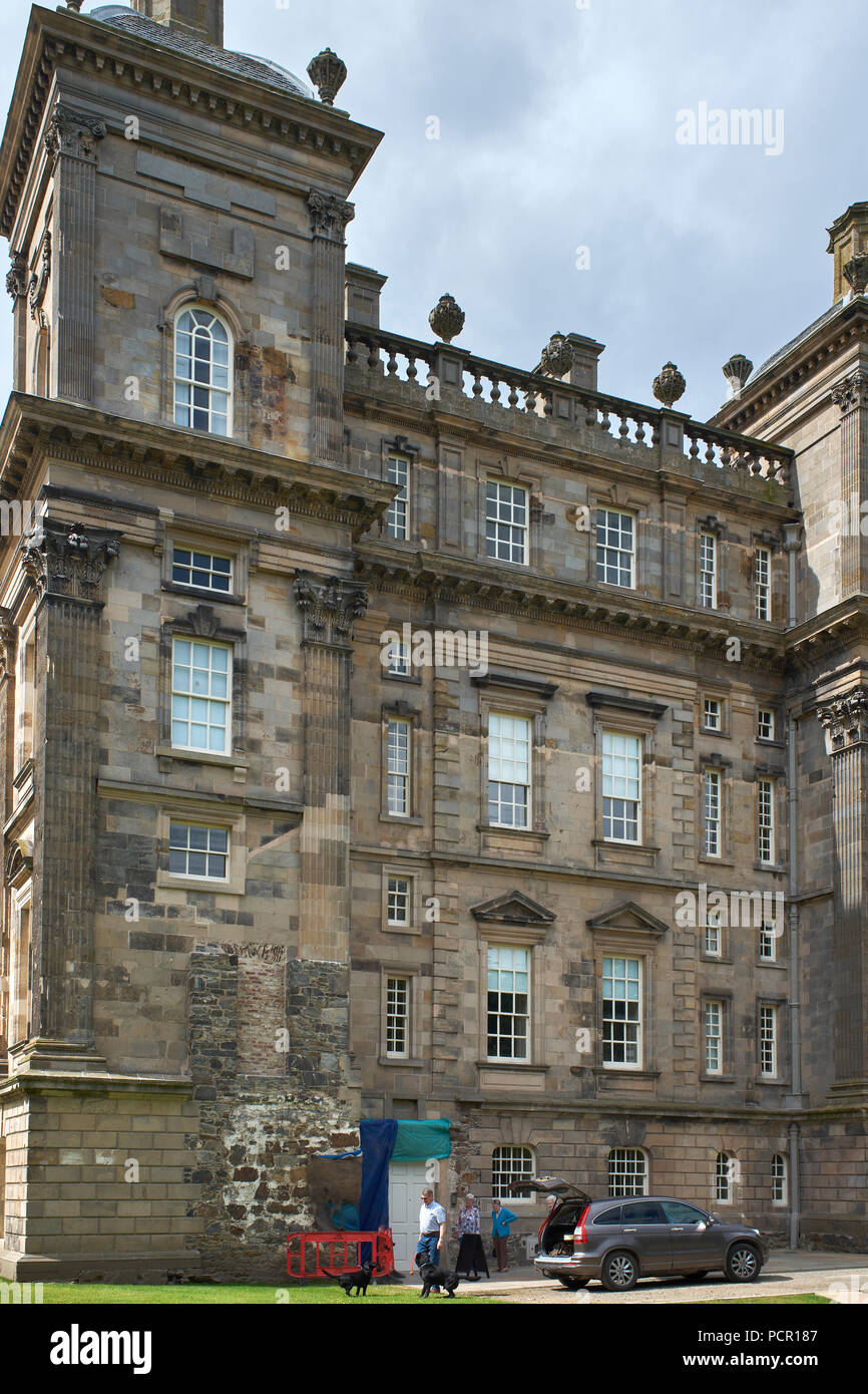 Duff House subendo grosse riparazioni e manutenzione. Ponteggio e la creazione di aree del sito in pieno schermo di fron elevazione. Foto Stock