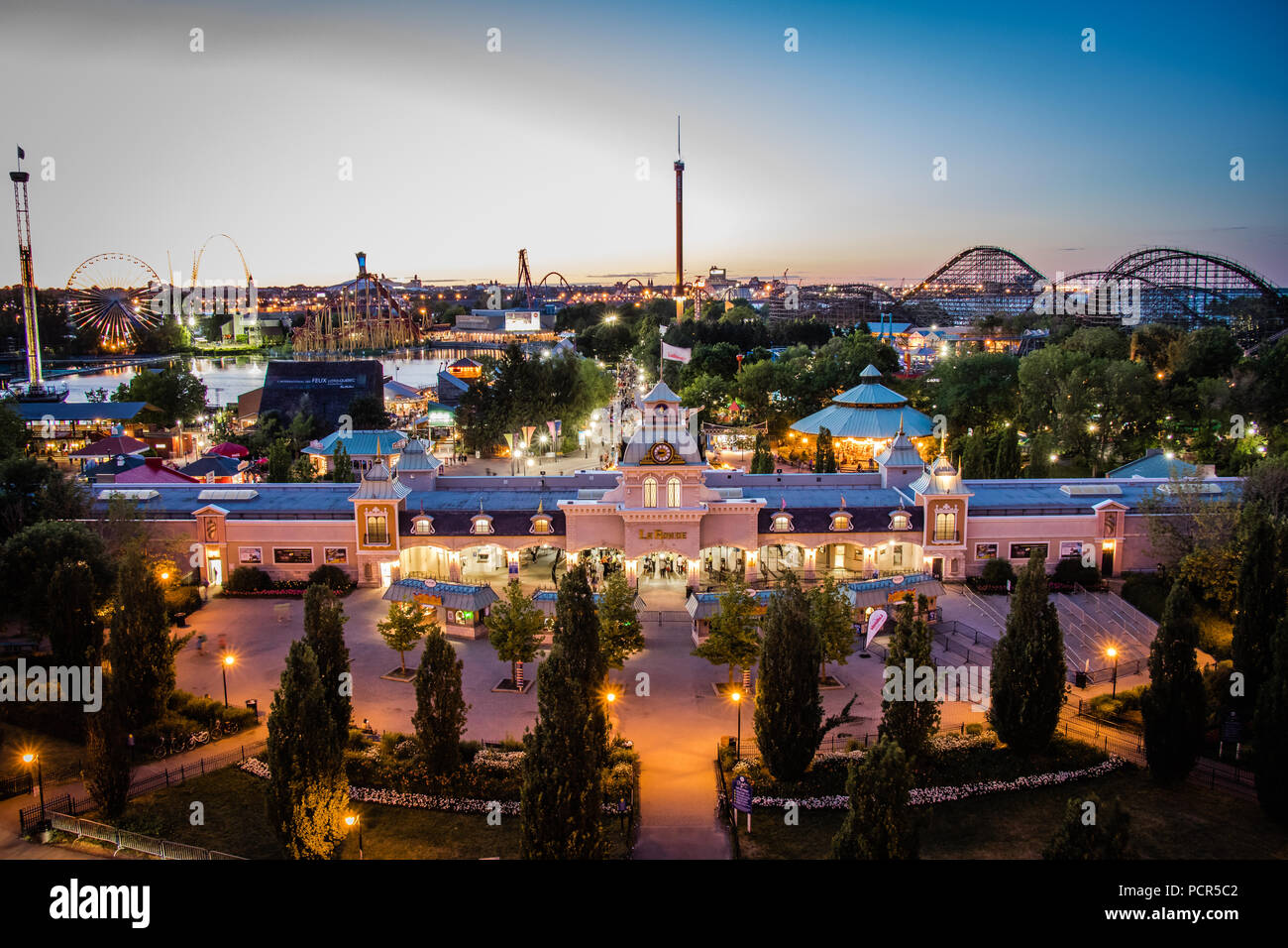 Sei bandiera parco dei divertimenti di montreal Foto Stock