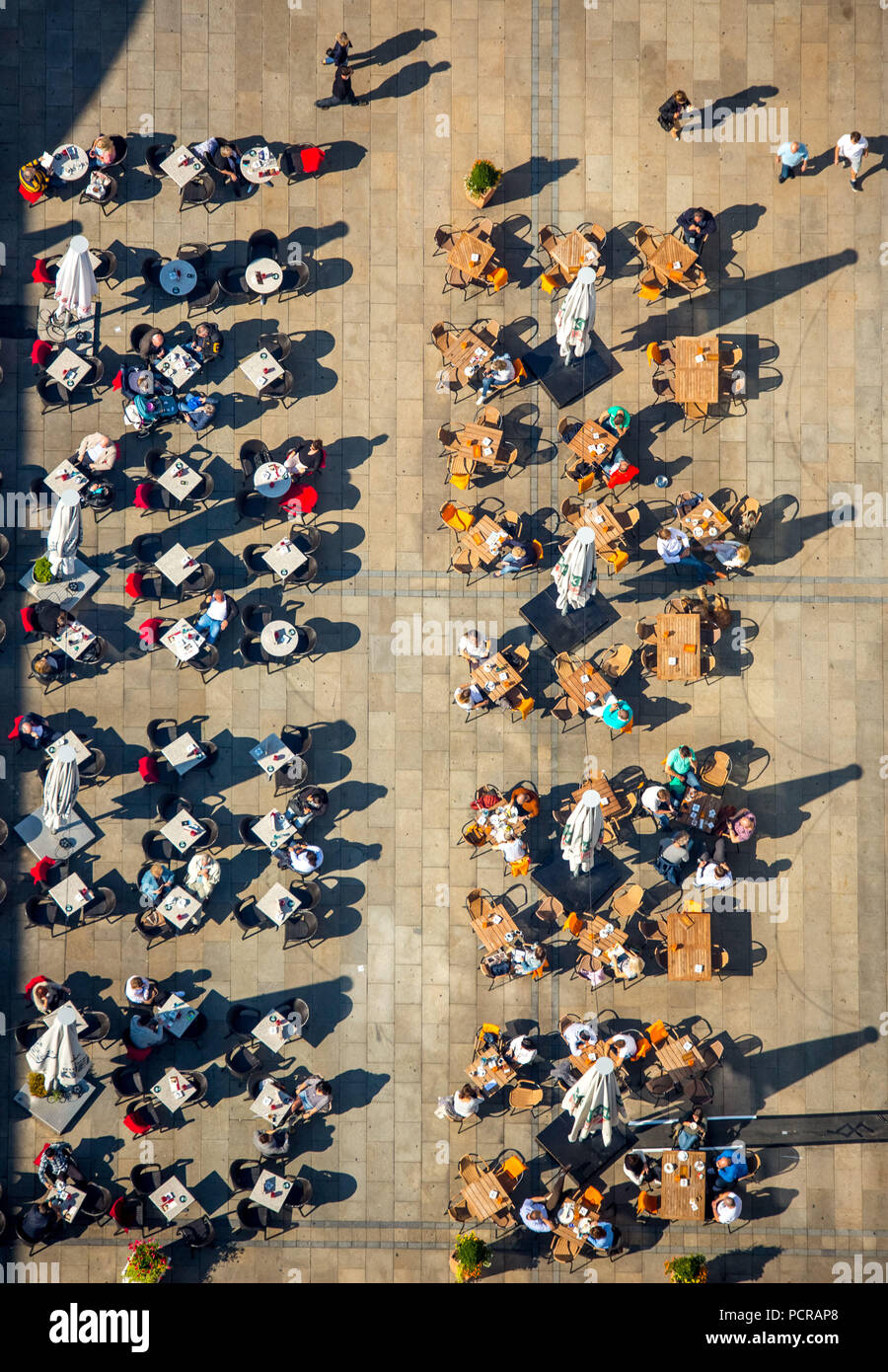 Le ultime ore di sole sull'Alter Markt a Dortmund prima dell'autunno inizia, ristorante Zum Alten Markt, Dortmund, la zona della Ruhr, Nord Reno-Westfalia, Germania Foto Stock