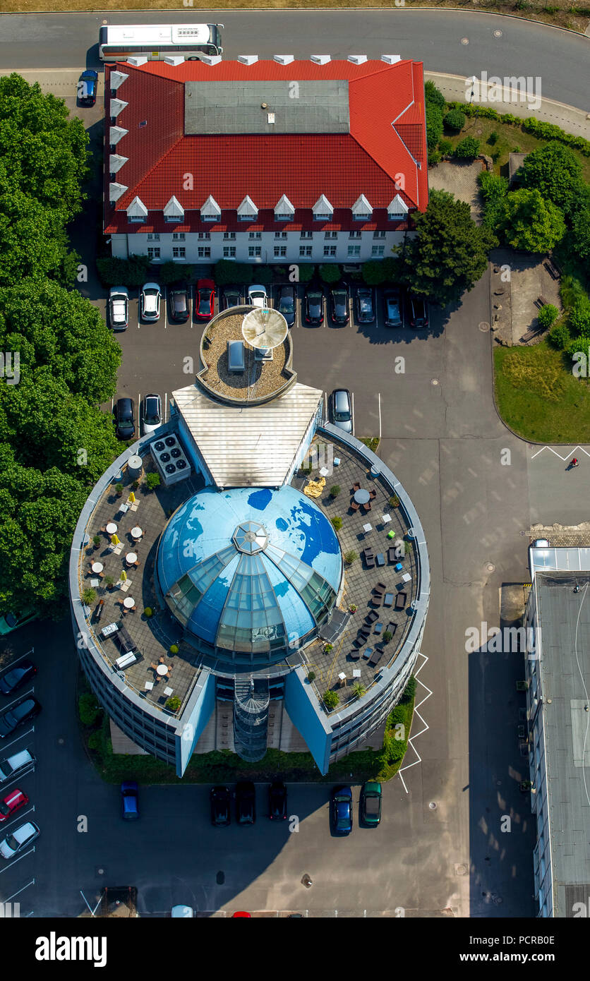 Satkom Ruhr, Satkom Tower, ex WW II bunker, Air Raid Shelter, conversione, Hattingen, la zona della Ruhr, Nord Reno-Westfalia, Germania Foto Stock