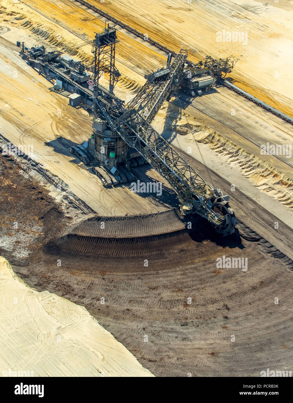 Carbone marrone, marrone miniere di carbone a Garzweiler Jüchen, produzione di energia, carbone fossile bruno escavatore, benna Escavatore a ruote, Erkelenz, Basso Reno carbone marrone area, Renania settentrionale-Vestfalia, Germania Foto Stock