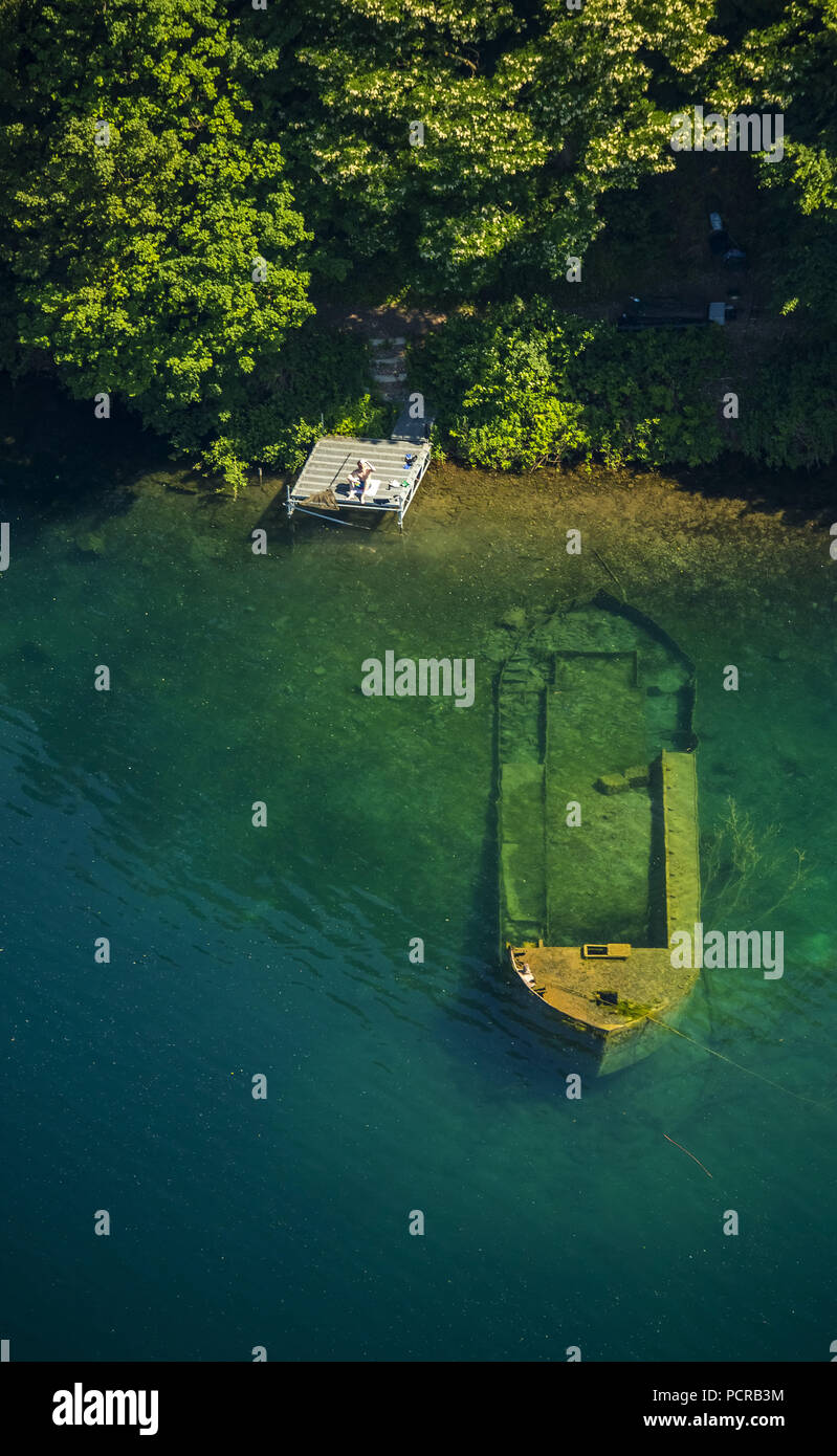 Barca affondata con il pescatore sul lago di escher in colonia immagini ...