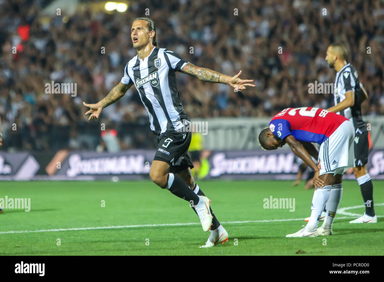 Salonicco, Grecia - 24 Luglio 2018: il giocatore di PAOK Aleksandar Prijovic in azione durante la UEFA Champions League secondo turno di qualificazione , il primo mat Foto Stock